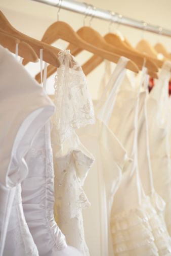 Here Are Some Helpful Dos and Don'ts For Wedding-Dress Shopping 