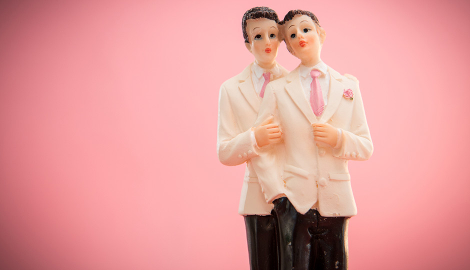 shutterstock_gay-marriage-two-grooms-cake-topper-940x540