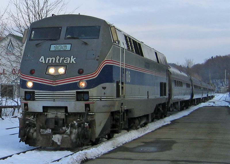 Amtrak_Vermonter_at_Brattleboro_in_2004
