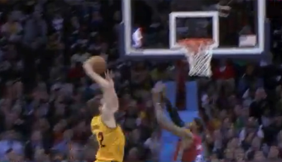 hawes-lebron-posterized
