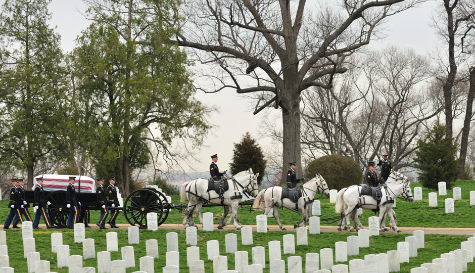 SMA_Dunway_Burial_at_Arlington_National_Cemetery_2008-j-d-leipold-u-s-army-940x540
