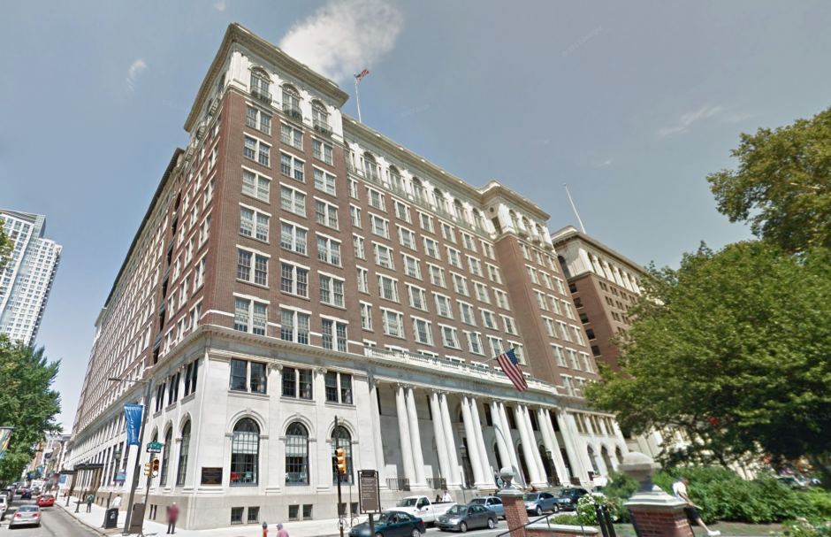 The Curtis Center seen from the corner of  6th and Walnut. Image via Google Maps.