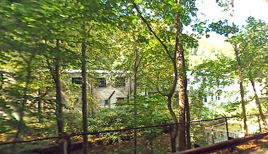 Side view of 1400 Mills Creek Road via Google Street View.