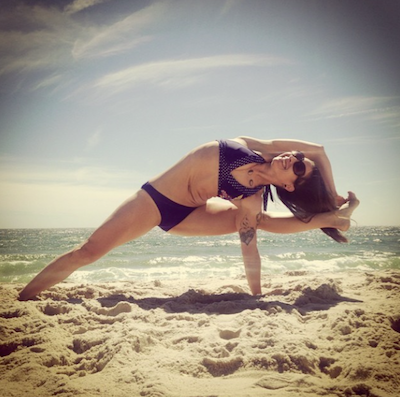 Justicia Declue embracing the yoga selfie trend // Photo via Instagram