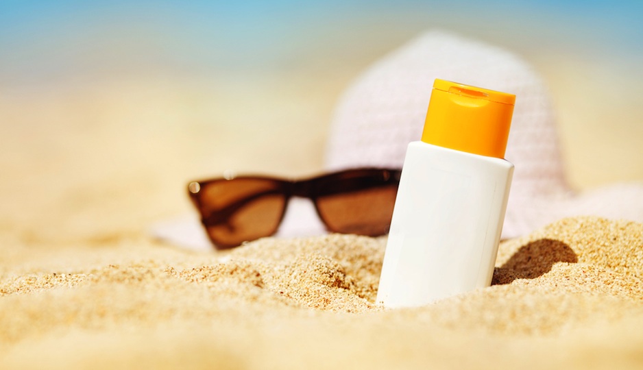 Avoid the spray bottle and use this kind of sunscreen instead | Shutterstock