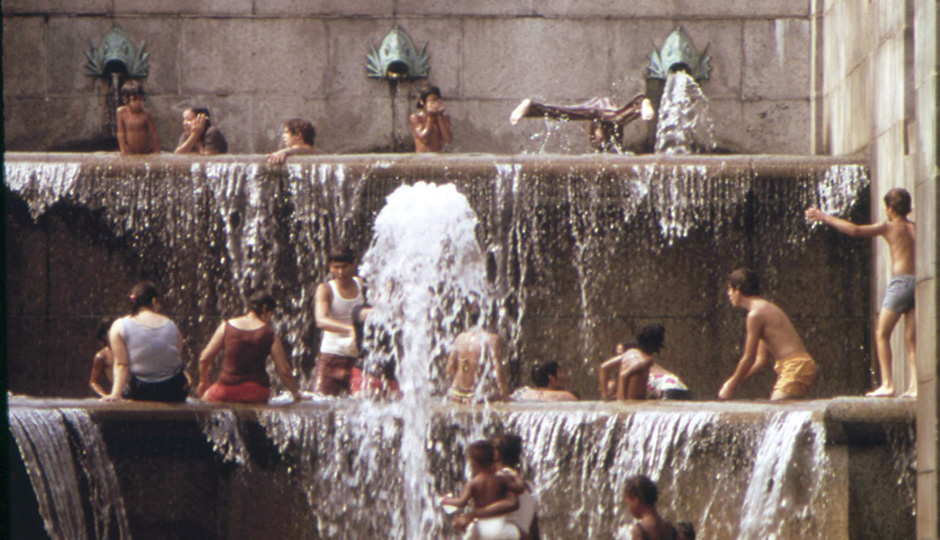 Children playing in the Art Museum fountains, August 1973.