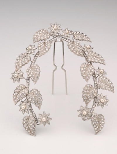 You, too, can now wear an Andrew Prince headpiece on your wedding day. Photo/kleinfeldbridal.com.