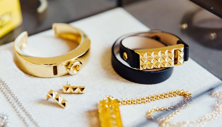 Finally Fitbit jewelry that totally makes the cut. | Image via Bezels & Bytes