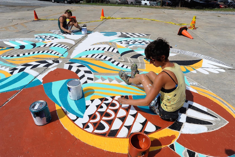 Jessie Unterhalter and Katey Truhn working on a project. | Photo from Living Walls