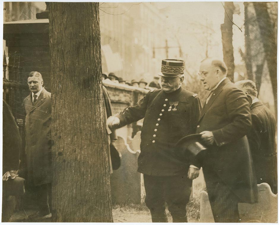 Marhsal Joseph Joffre and Philadelphia mayor Thomas B. Smith, visiting Benjamin Franklin's grave on May 9, 1917.  Photo via Library Company of Philadelphia