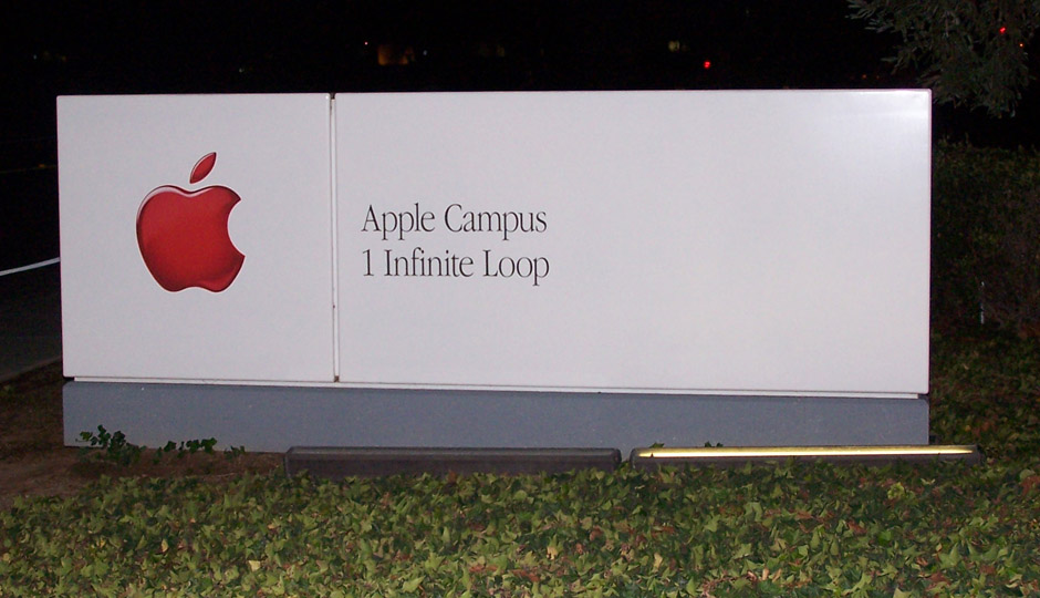 "Apple Headquarters Sign AtNight" by en:User:Nishant12 - photographed by en:User:Nishant12 and uploaded to the English Wikipedia. Licensed under Public Domain via Wikimedia Commons 