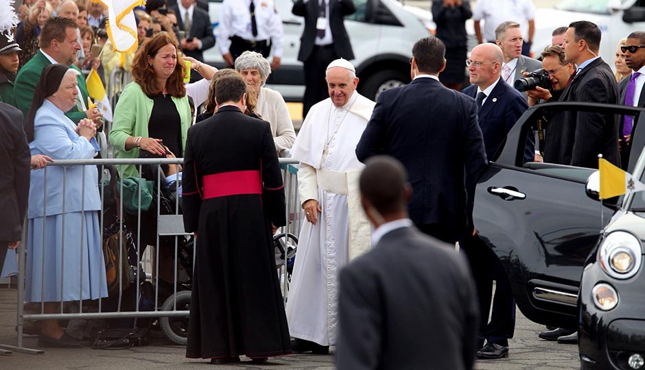 pope-arrival-crowd-cry-jeff-fusco-940x540