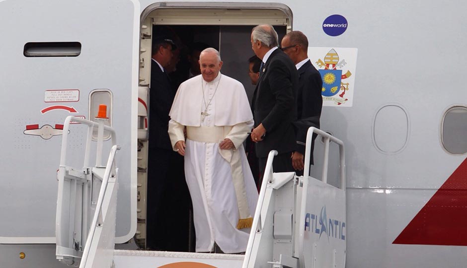pope-arrival-exiting-jeff-fusco-940x540