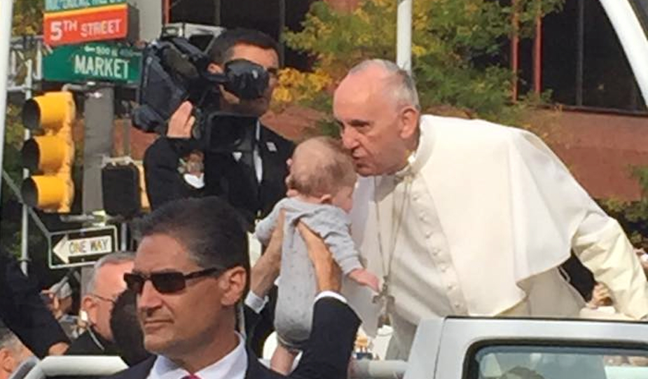 pope-francis-philadelphia-baby-blessed