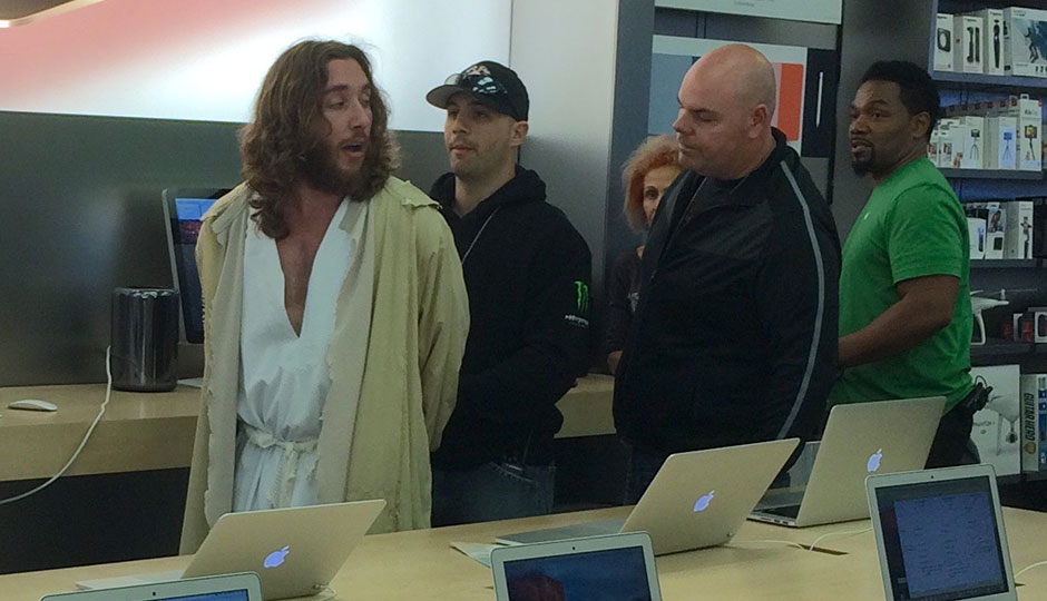 Philly Jesus being arrested at Apple Store