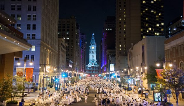 Diner en Blanc Philadelphia 2014. Photo by Johanna Austin