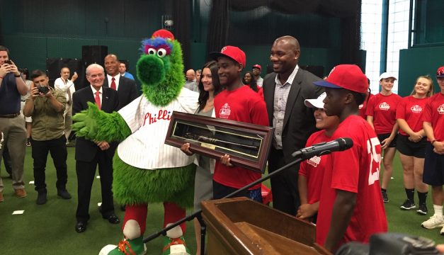 Ryan Howard, along with members of the Monarchs, the Phillies youth squad and the Phillie Phonetic.