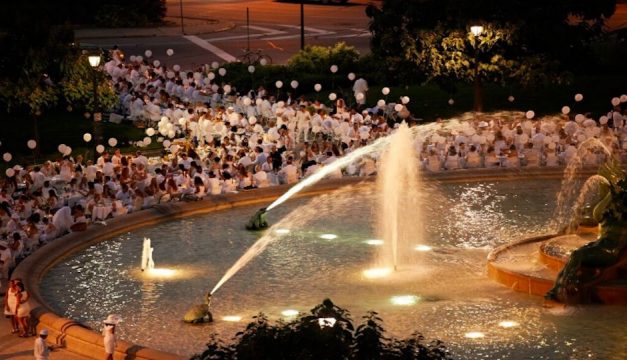 The first Diner en Blanc in Philly was at Logan Circle. Photo by Georgi Anastasov 