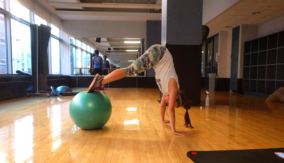 Rebecca mastering hip pikes (We think she deserves a round of applause). 