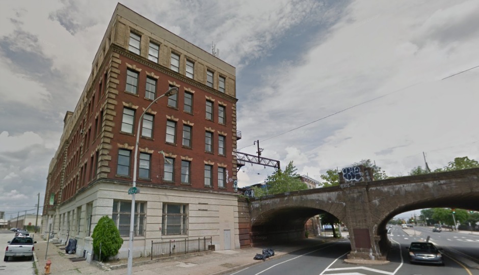 915 Spring Garden was home to more than 100 artist studios before L&I evicted the tenants in 2015, after a fire prompted the discovery of 29 code violations. | Courtesy Google Maps