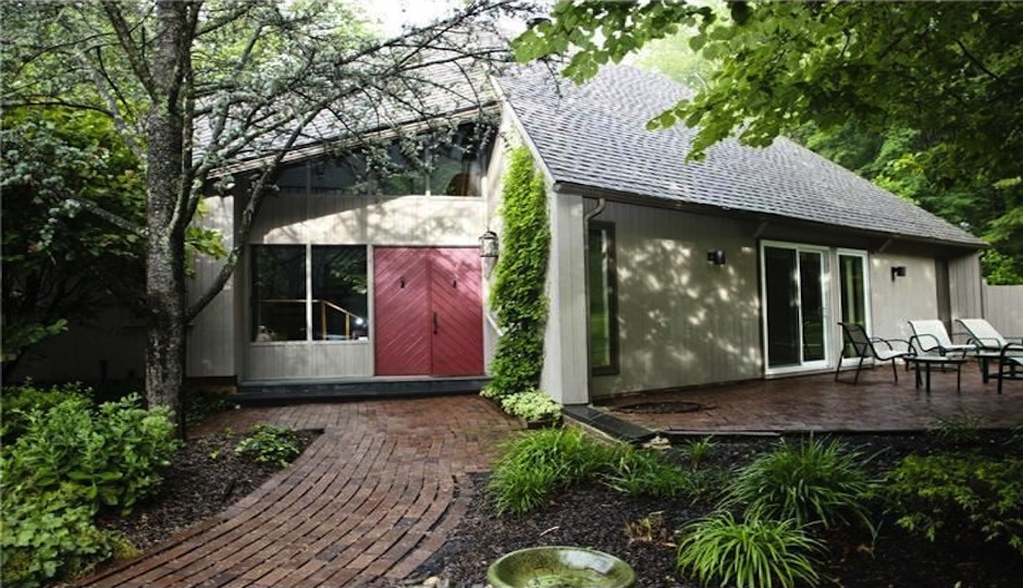 Modern Bucks County Home for Sale, a Lush Retreat With Private Stream