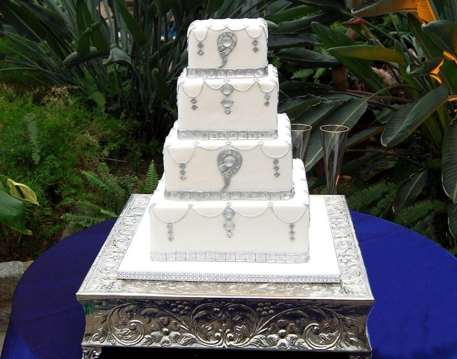 PHOTO This Philly Bride's Wedding Cake Came Right from the Pages of