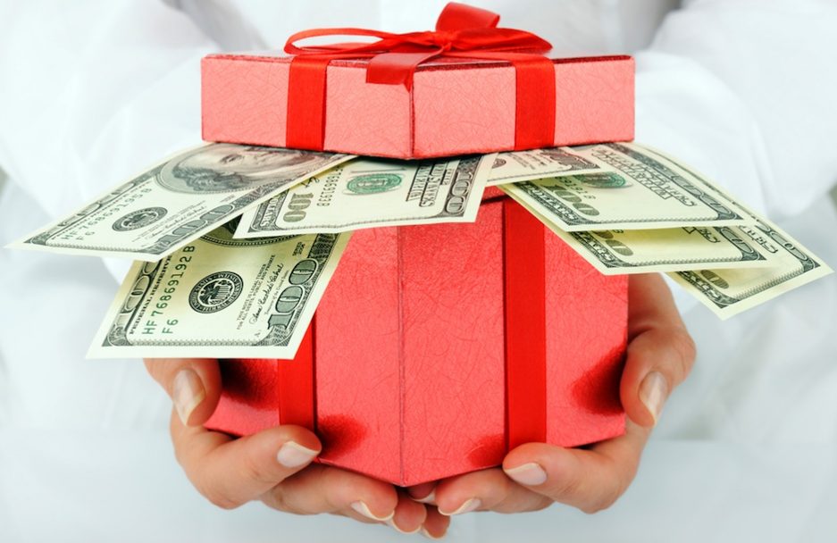 Cash Gifts are Now the Norm for Millennial Couples