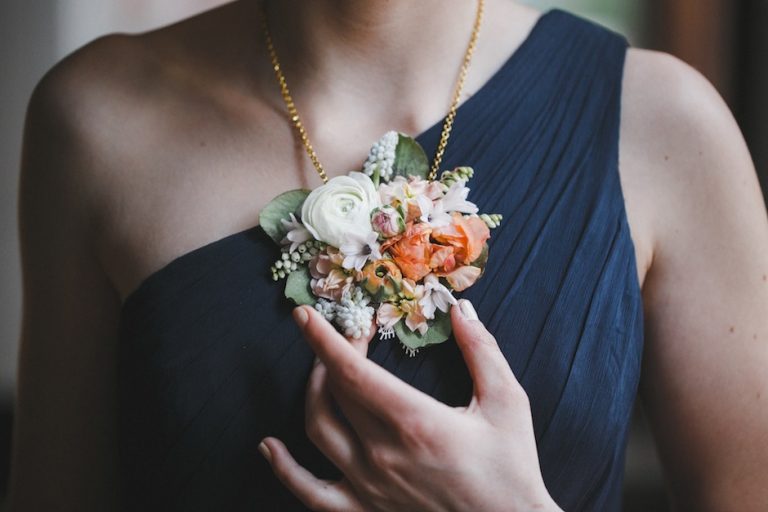 This FreshFlower Necklace from a Philly Florist Is Our New Favorite