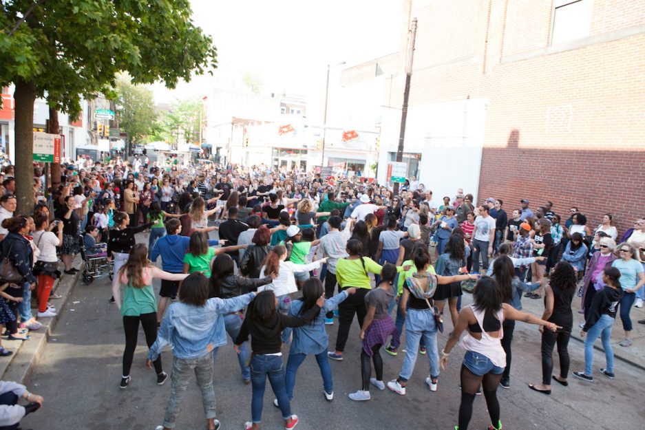 VIDEO There Was a Super Cute Flash Mob Proposal at the South Street