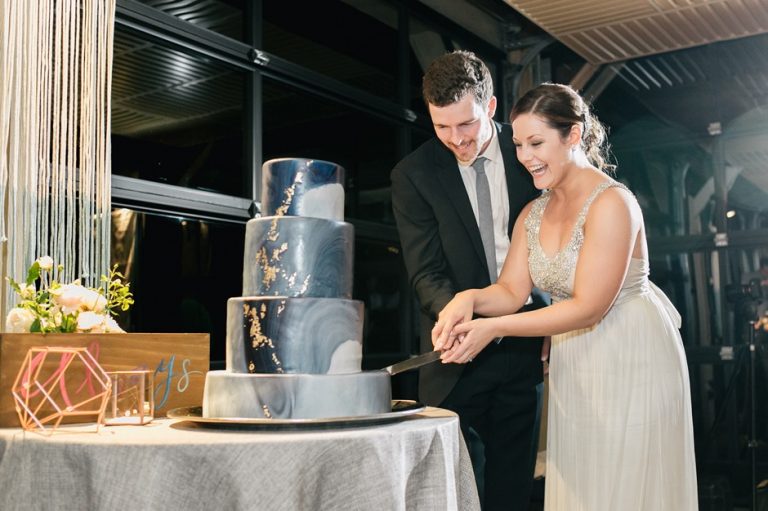 9 Tips for Freezing—and Defrosting—Your Wedding Cake for Your First