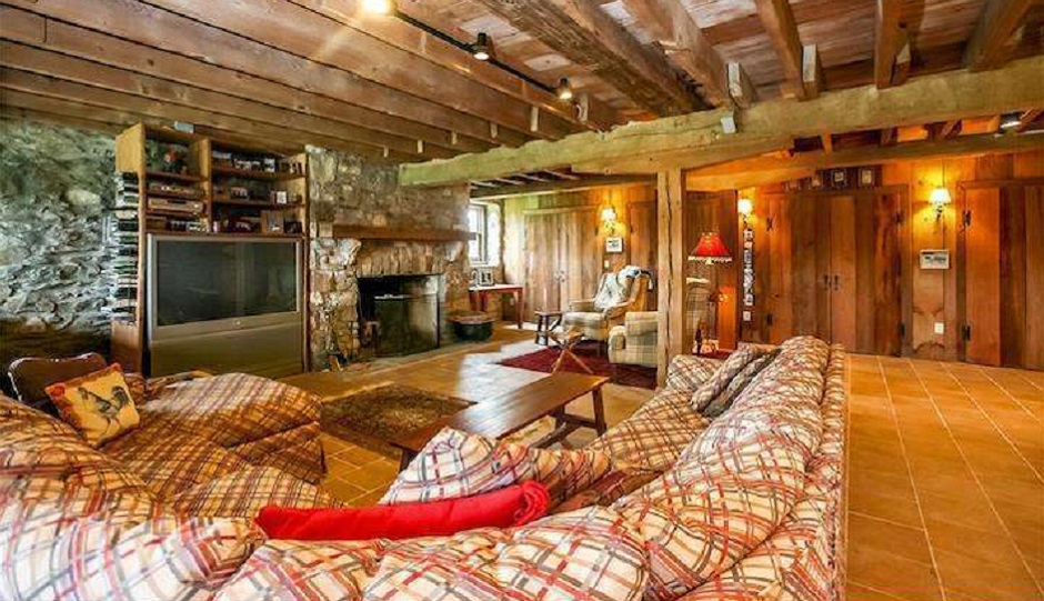 Pending Sale Unionville Home Going For 1 Million Per Bedroom?