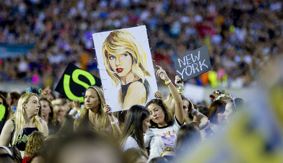 Awesome Fan Photos from the Taylor Swift Concert in Philadelphia