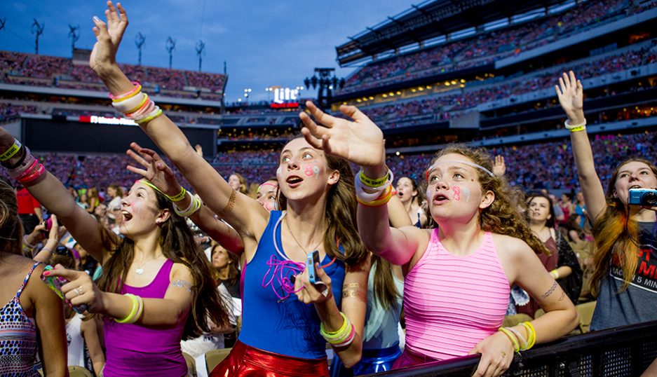 Awesome Fan Photos from the Taylor Swift Concert in Philadelphia