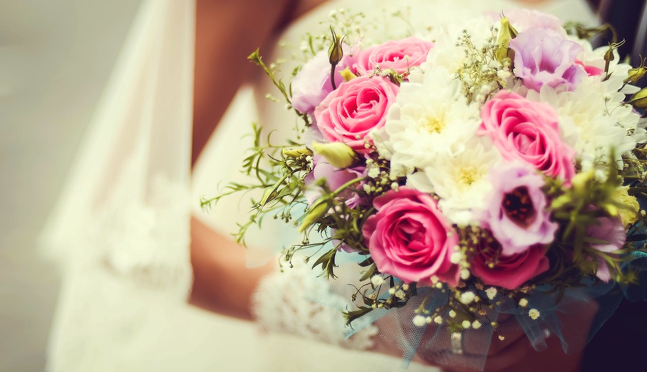 5 Ways to Repurpose Your Wedding Flowers After the Big Day ...