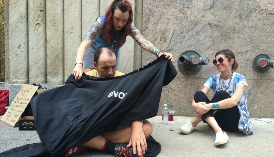 Philly Street Cuts People Are Giving Haircuts To The Homeless