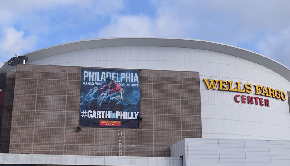 Garth in Philly Wells Fargo Center banner
