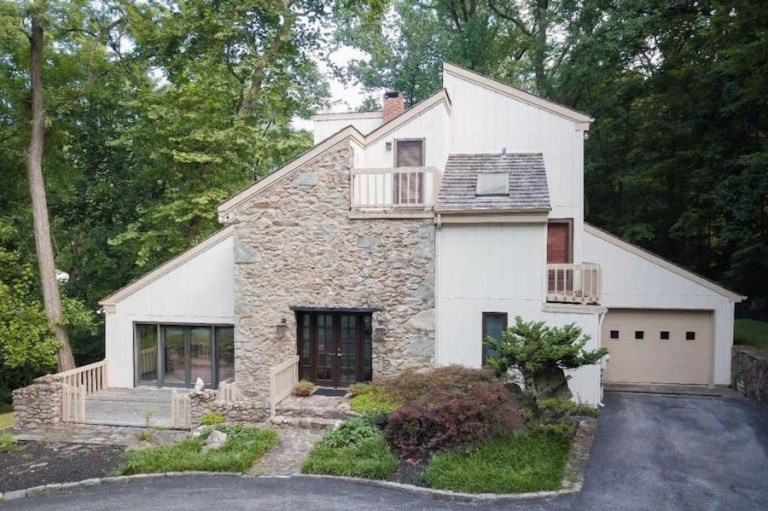 Past Meets Present in Valley for 1.19M