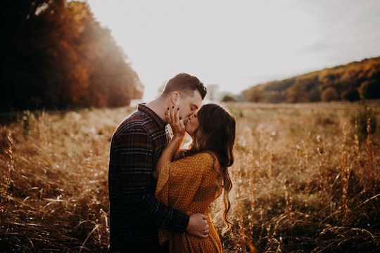 fall engagement photo ideas