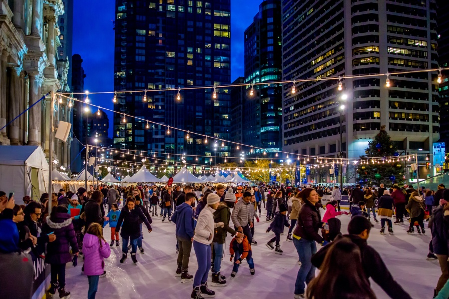 dilworth park ice skating holiday season