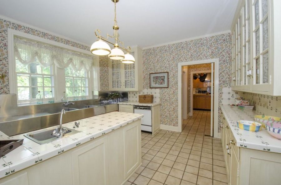 house for sale wayne colonial estate butler's pantry