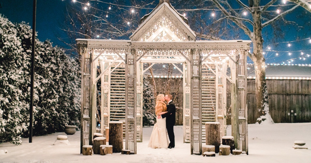 Christmas Weddings 2022 Near Washington Pa This Christmas Wedding At Terrain At Styer's Couldn't Be Cozier