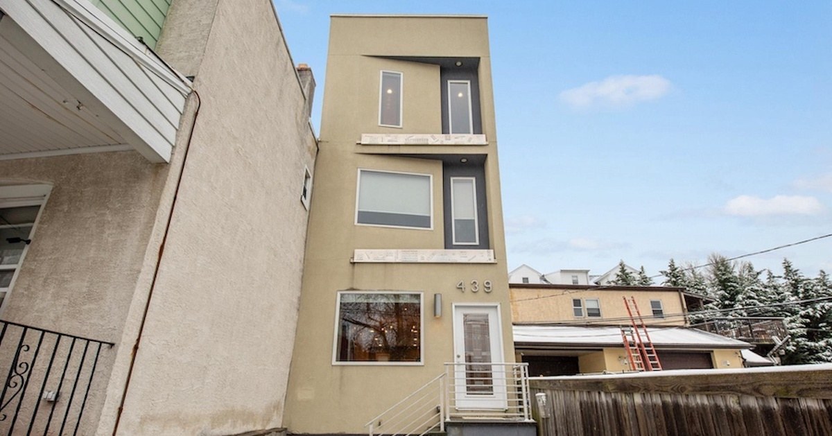 House for Sale Modern Rowhouse in Roxborough