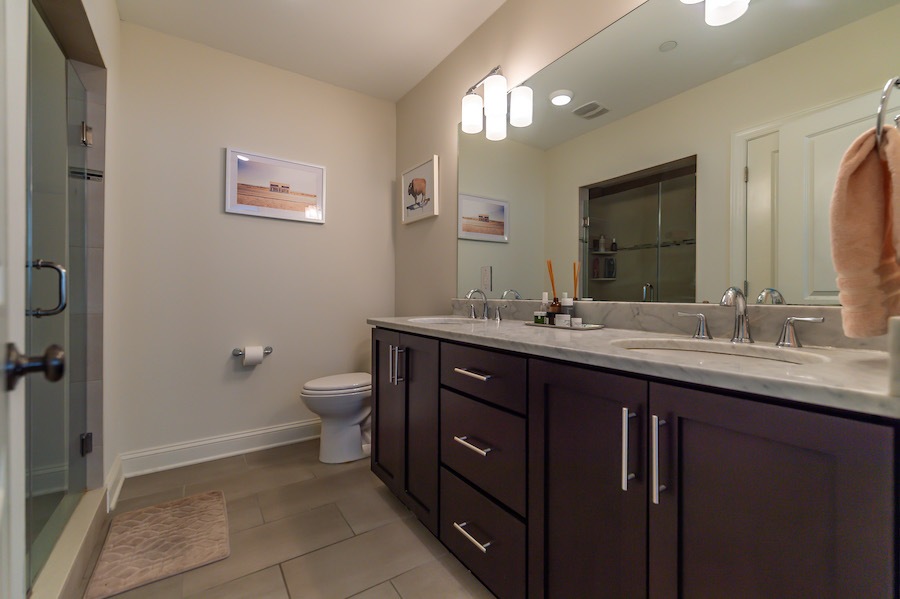 condo for sale south kensington bi-level master bathroom