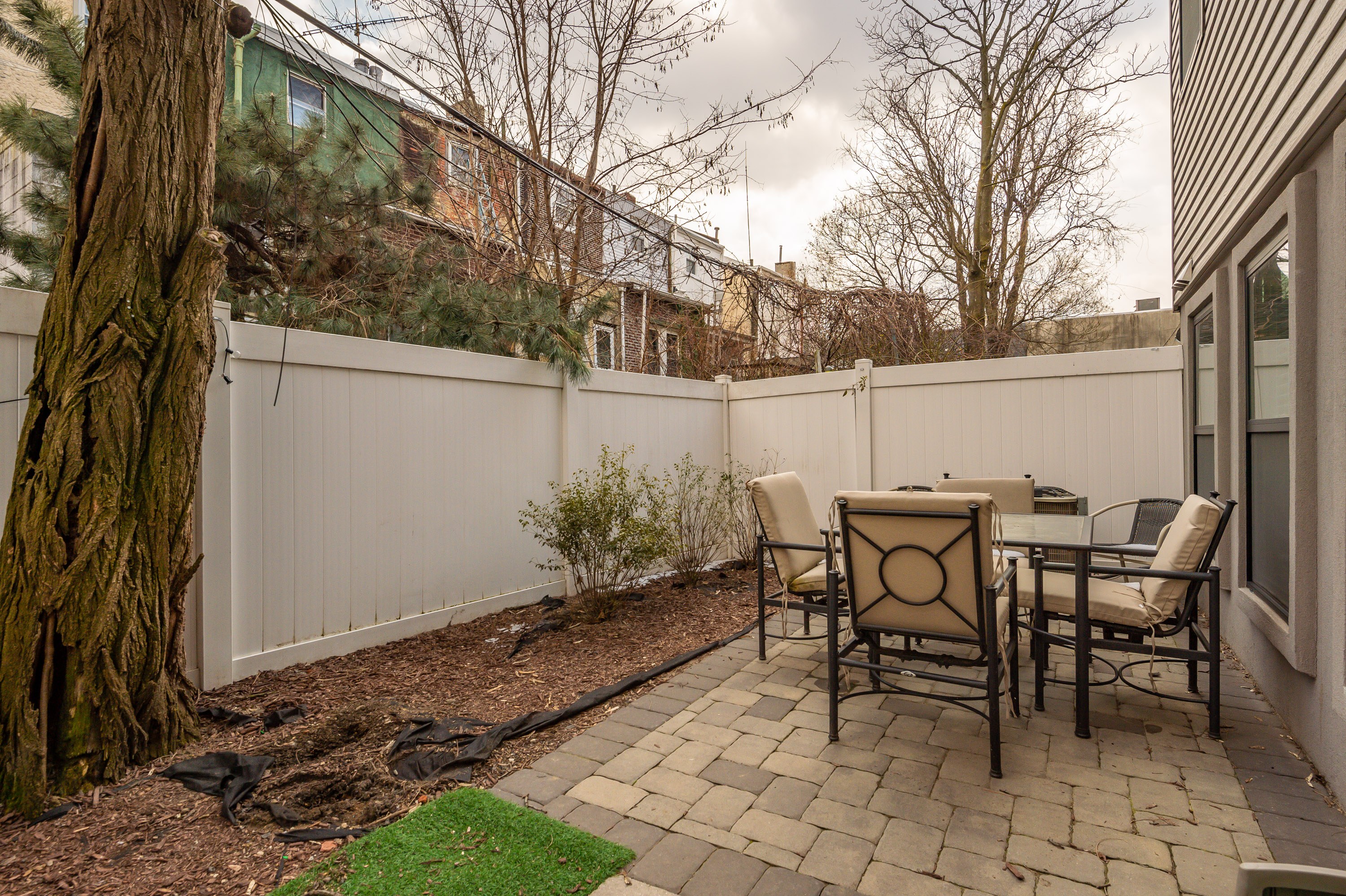 condo for sale south kensington bi-level rear patio