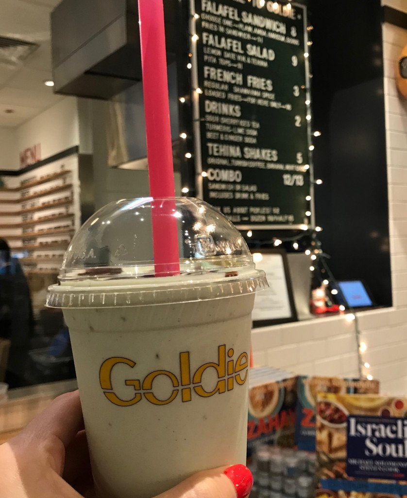 Goldie Shakes Star In This Pregnant Yoga Instructors Diet