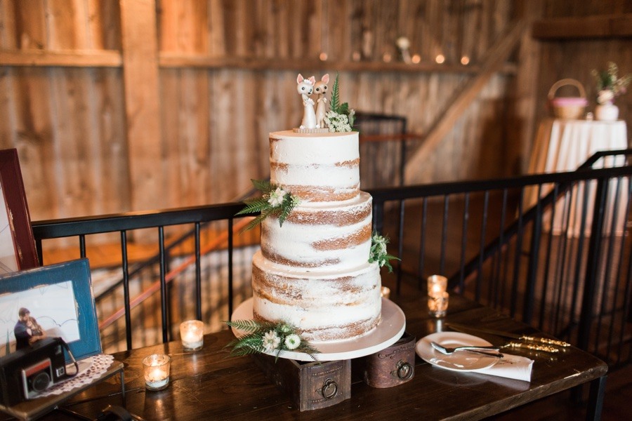 Rustic wedding cake