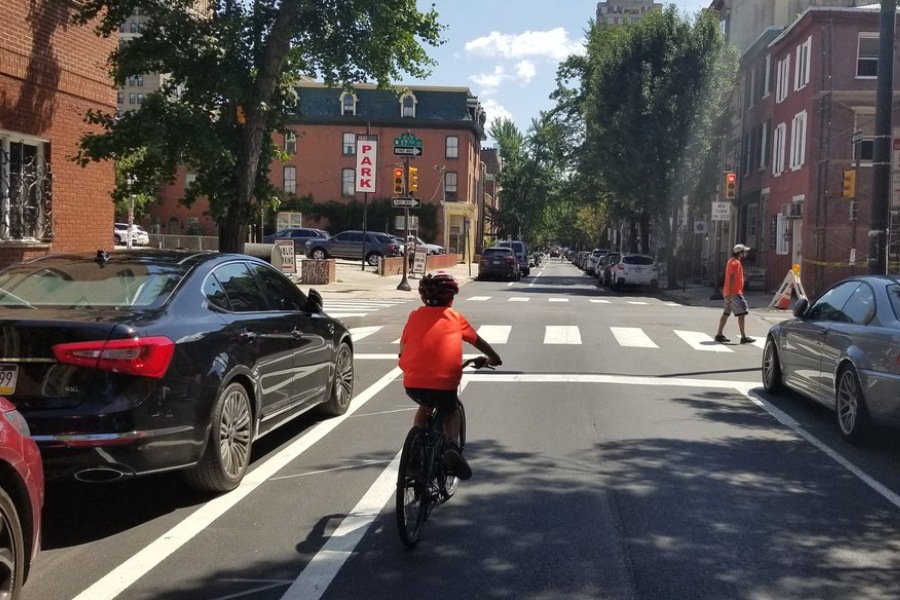 spruce and pine street bike lanes parking