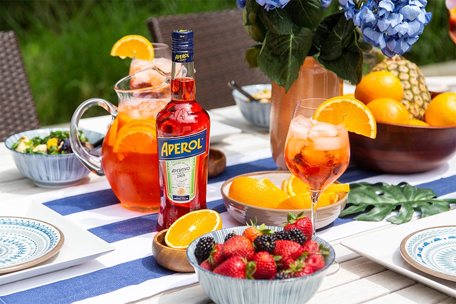 aperol and aperol spritz