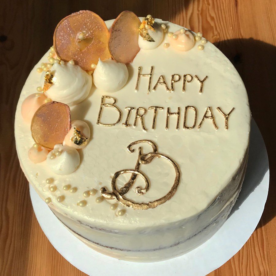 Beyonce Queen Bee Cake | 40th birthday cakes, Bee cakes, Birthday cake girls