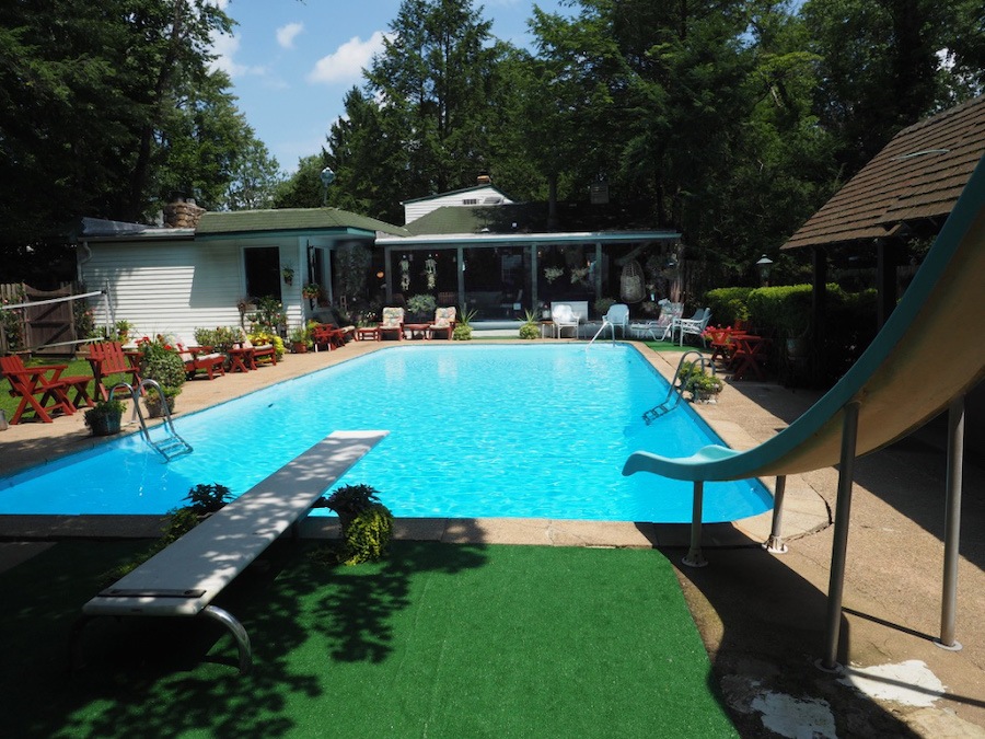 house for sale hatboro retreat pool